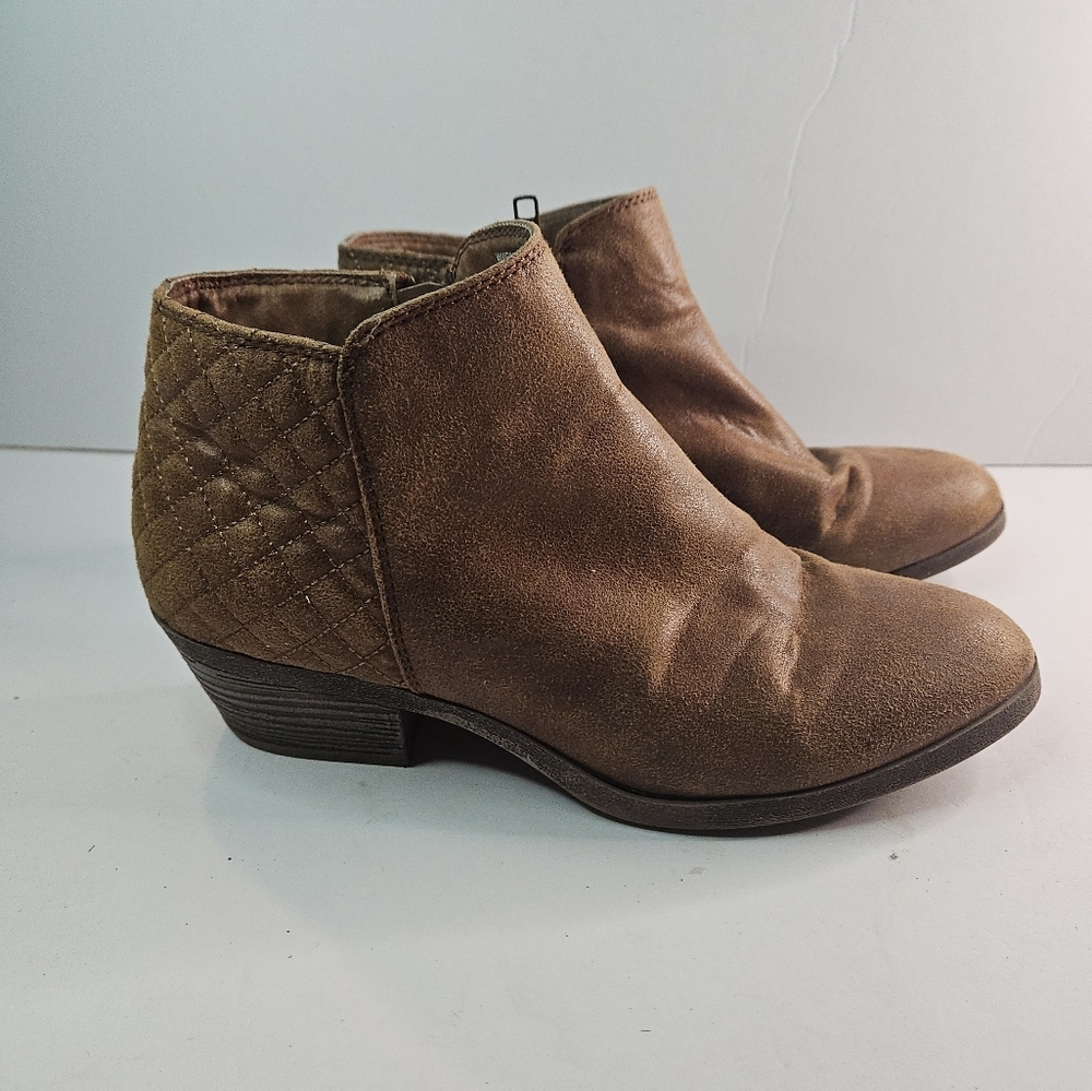 Faded Glory Brown Ankle Boots. Size 6.5 womens